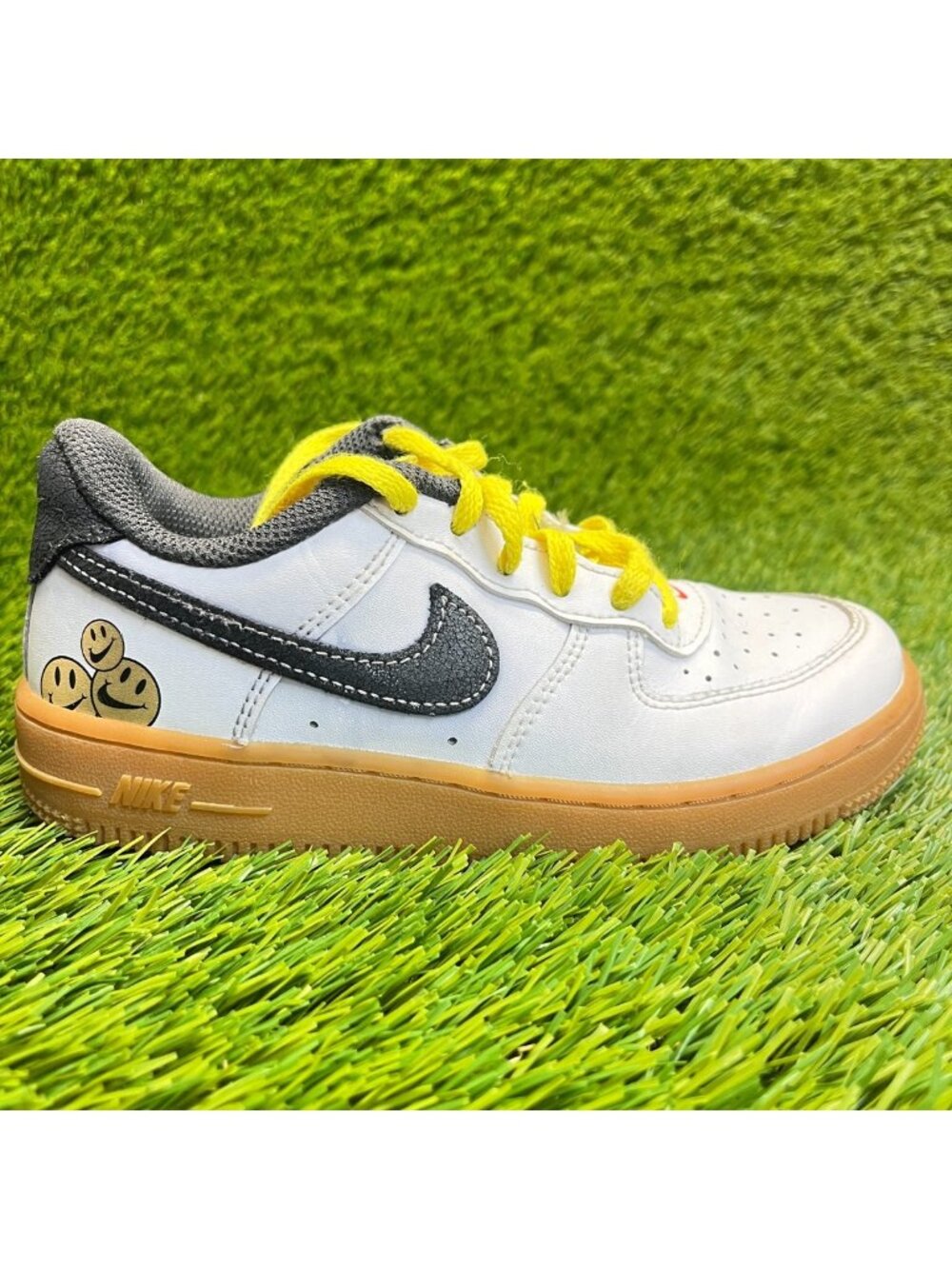Nike Air Force 1 Low '07 LV8 Boys Size 13.5C White Black Athletic Shoes Sneakers